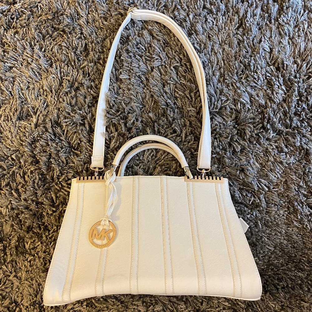 Gorgeous Michael Kors Purse - Quilted Cream Leather w/ Gold Hardware